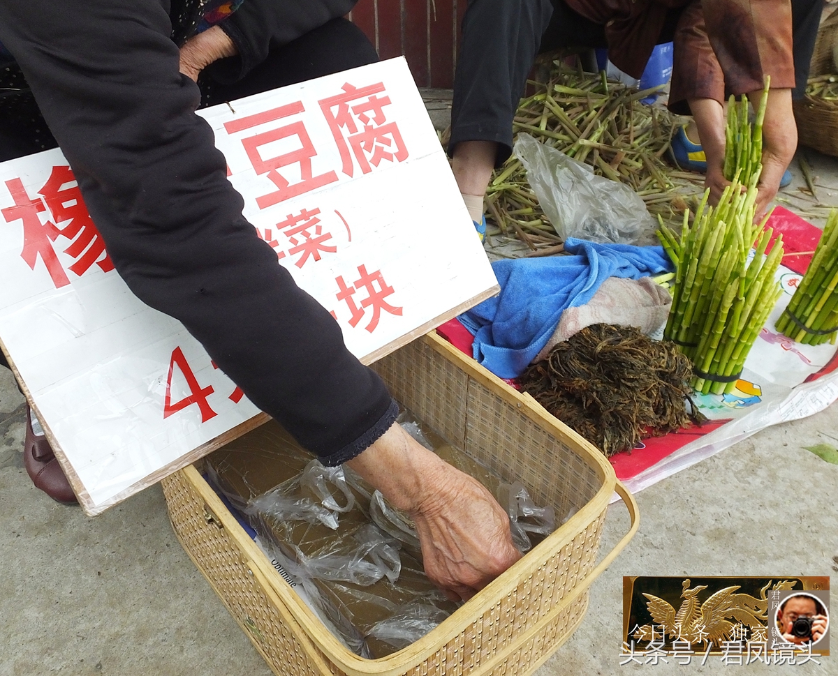 摄影师镜头里的美食：农民老奶奶售卖橡子豆腐！-5.jpg