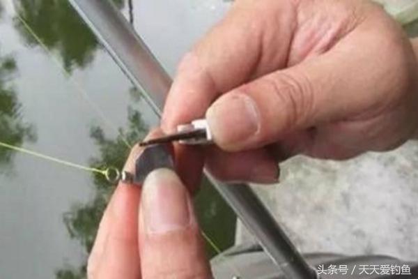 更适合野钓的2种调漂方法，简单实用才是野钓调漂的精髓-2.jpg