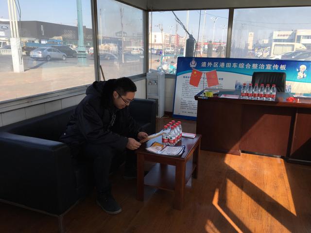 禧龙国际商贸物流园区开展文明祭扫公益服务活动-3.jpg