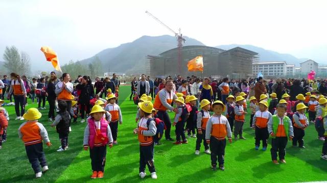 美丽春天的又一道风景——黄龙县水磨坊幼儿园亲子同行，踏青远足-29.jpg