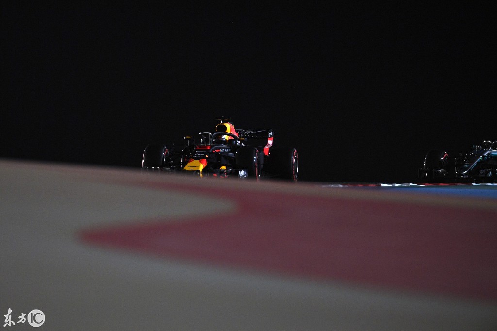 F1巴林国际比赛，硝烟弥漫-7.jpg