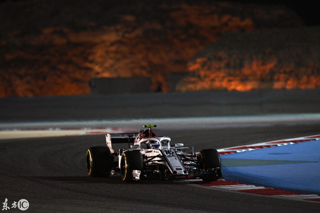 F1巴林国际比赛，硝烟弥漫-15.jpg