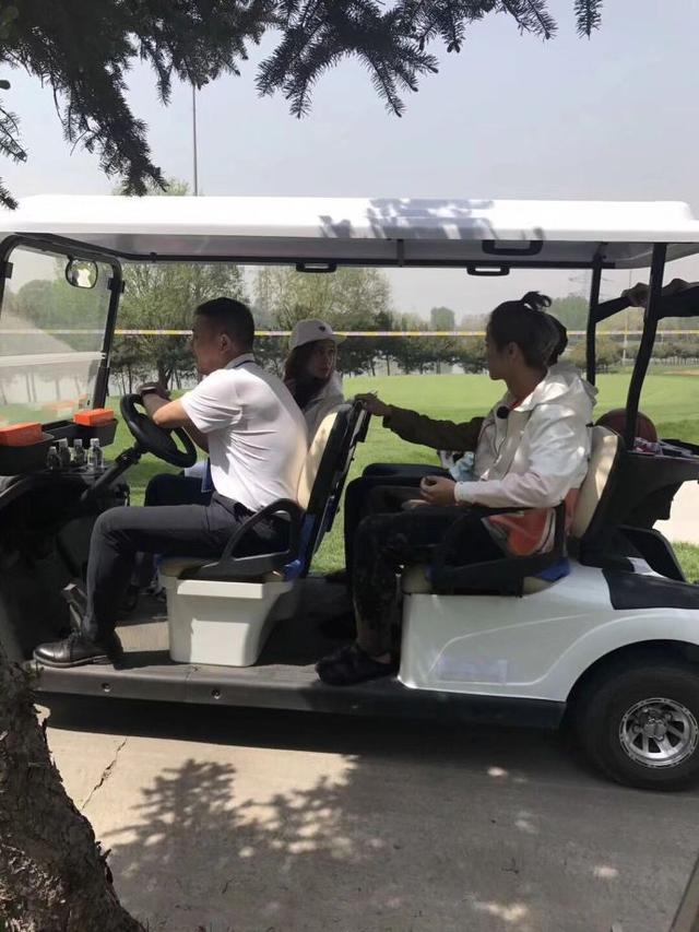 《奔跑吧》最新路透：苹果头鹿晗摔一身泥超萌，与郑恺PK爆笑不断-15.jpg