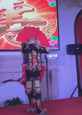 搞笑：glf想问黑人牙齿不应该是白色的吗？难道是黑人牙膏假了-3.jpg
