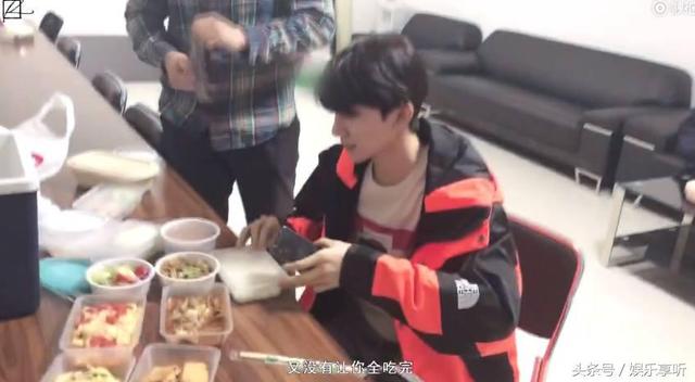 TFBOYS对助理的称呼：王俊凯搞笑，千玺暖心，王源让人意想不到-8.jpg