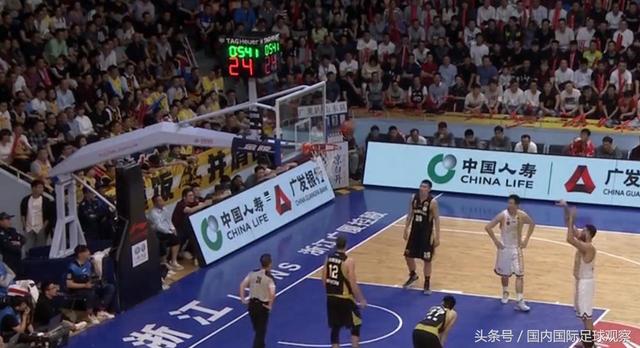 CBA抢七：山东高速男篮半场46-48浙江广厦！球迷：广厦有冠军相！-4.jpg