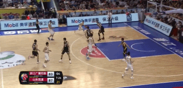 CBA抢七：山东高速男篮半场46-48浙江广厦！球迷：广厦有冠军相！-5.jpg