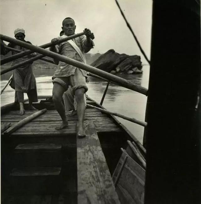 1946年美国《生活》杂志拍摄的长江三峡纤夫-4.jpg