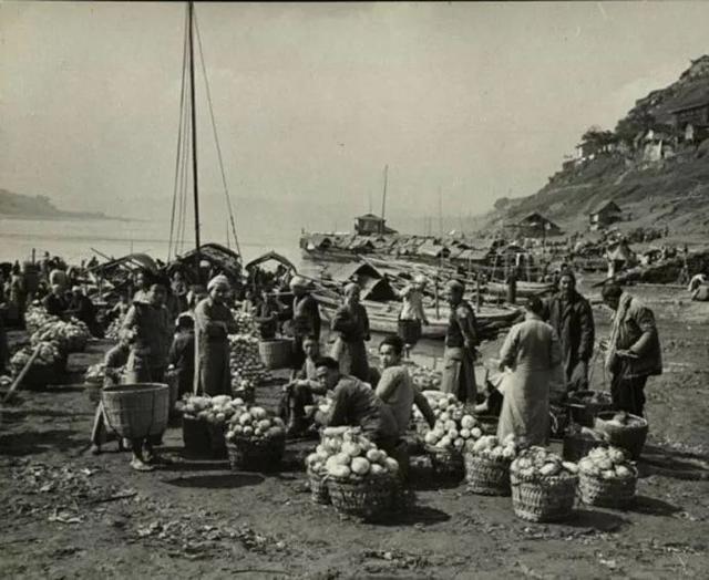 1946年美国《生活》杂志拍摄的长江三峡纤夫-11.jpg