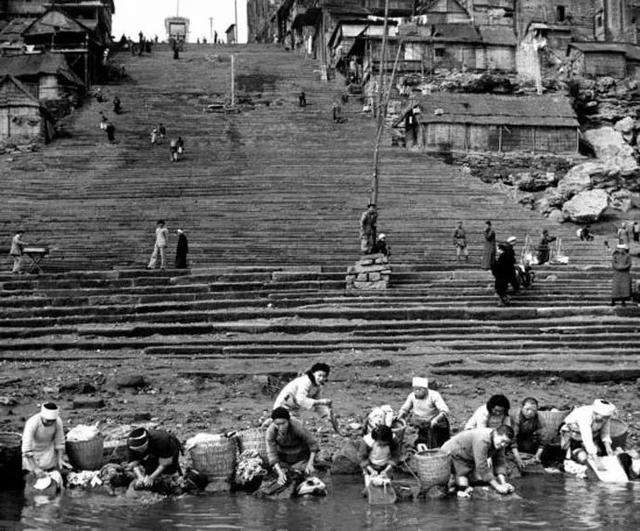 1946年美国《生活》杂志拍摄的长江三峡纤夫-10.jpg