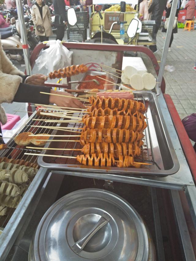 大小吃货一起去品美食喽！-2.jpg