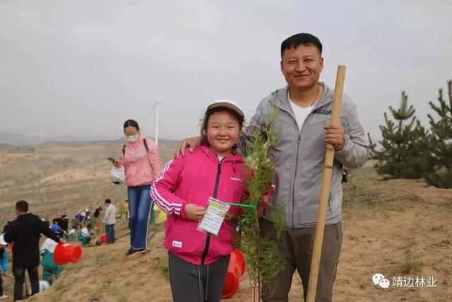 靖边县亲子植树活动完美收官-37.jpg