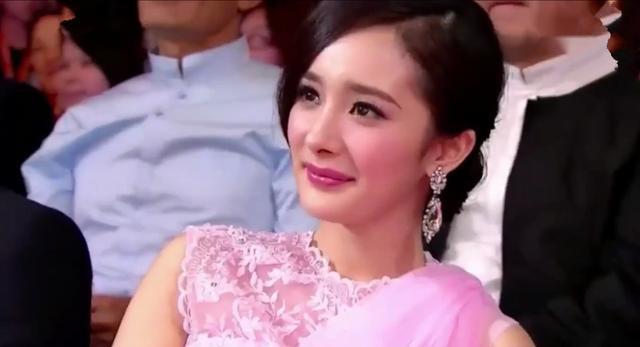 谢娜哭了，凭借什么力压baby杨幂，成为微博粉丝破亿第一人？-8.jpg
