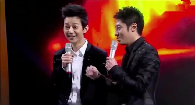 谢娜哭了，凭借什么力压baby杨幂，成为微博粉丝破亿第一人？-9.jpg