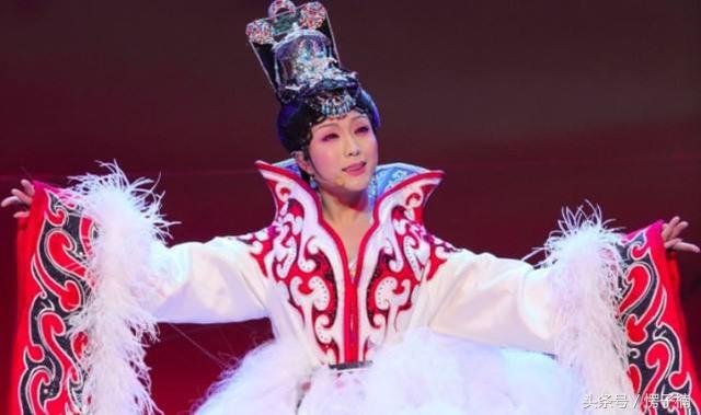 娱乐号外：近日李玉刚演唱会发生舞台故障事故，庆幸人没事情-3.jpg
