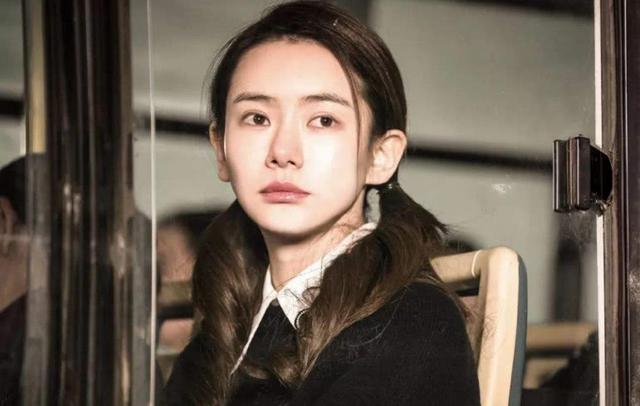 大S吐槽杉菜好讨厌，戚薇自爆割双眼皮，原来明星也爱看弹幕-4.jpg