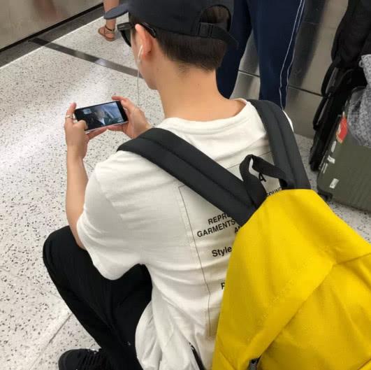 大S吐槽杉菜好讨厌，戚薇自爆割双眼皮，原来明星也爱看弹幕-7.jpg