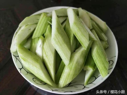 推荐一道美容菜：炒丝瓜，帅哥美女的最爱-2.jpg
