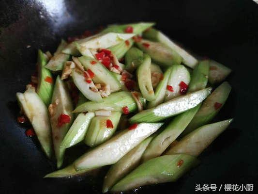 推荐一道美容菜：炒丝瓜，帅哥美女的最爱-5.jpg